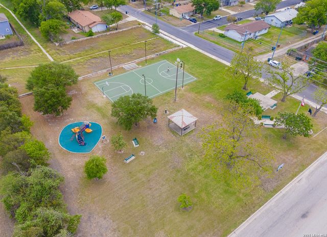 324 Mar Hill St, Seguin, TX 78155
