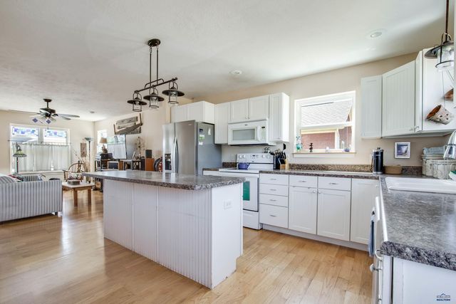3315 CHIEF DR, Rapid City, SD 57701