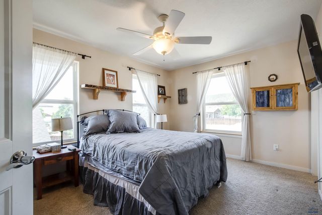 3315 CHIEF DR, Rapid City, SD 57701