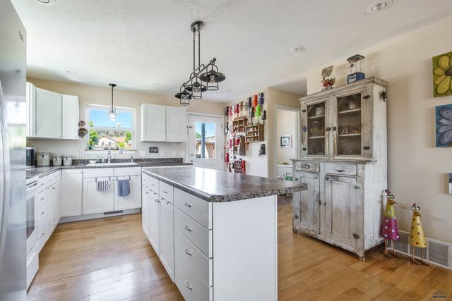 3315 CHIEF DR, Rapid City, SD 57701