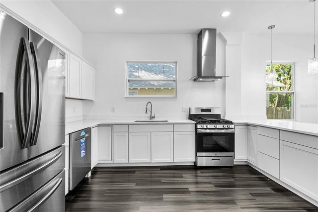 2141 UPTON COURT S, St Petersburg, FL 33712