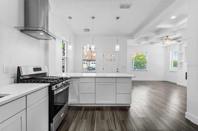 2141 UPTON COURT S, St Petersburg, FL 33712