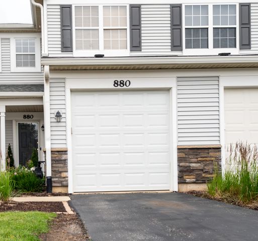 880 Genesee Drive, Naperville, IL 60563