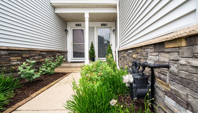 880 Genesee Drive, Naperville, IL 60563