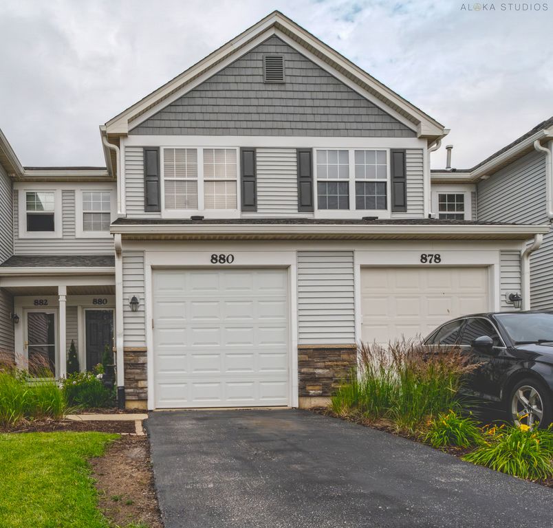880 Genesee Drive, Naperville, IL 60563