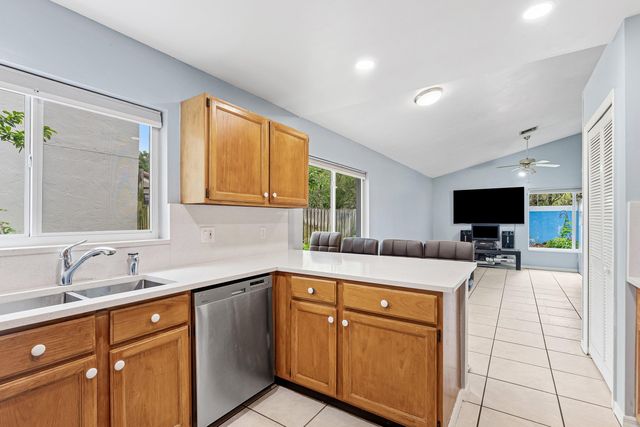 143 St Michaels Court, Jupiter, FL 33458