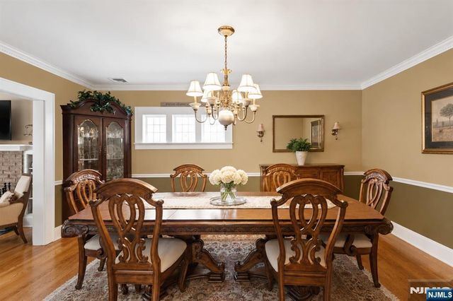 7 Wayland Drive, Verona, NJ 07044