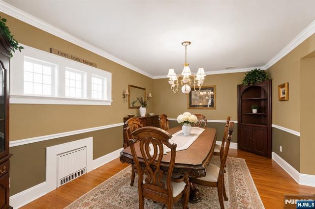 7 Wayland Drive, Verona, NJ 07044