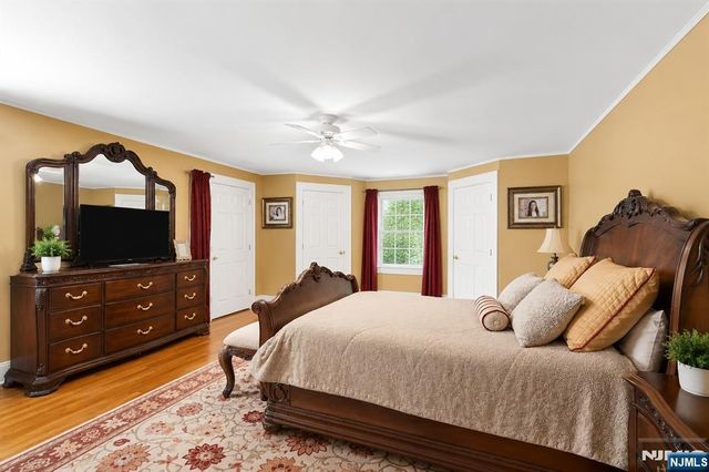 7 Wayland Drive, Verona, NJ 07044