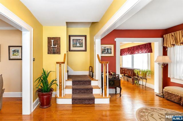 7 Wayland Drive, Verona, NJ 07044