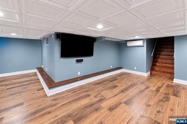 7 Wayland Drive, Verona, NJ 07044
