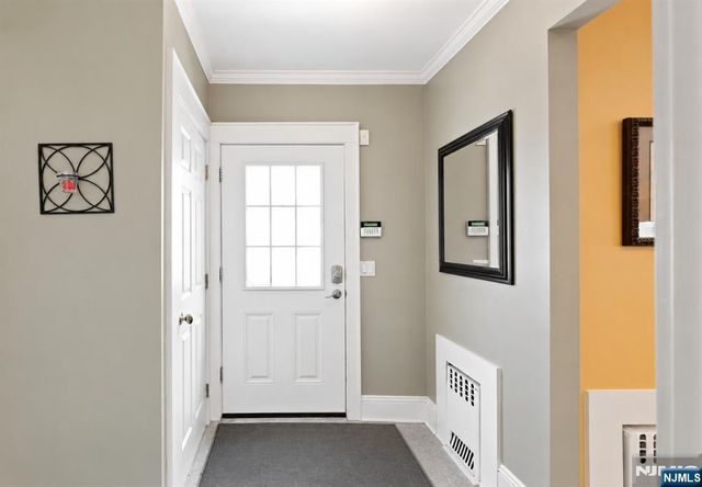 7 Wayland Drive, Verona, NJ 07044