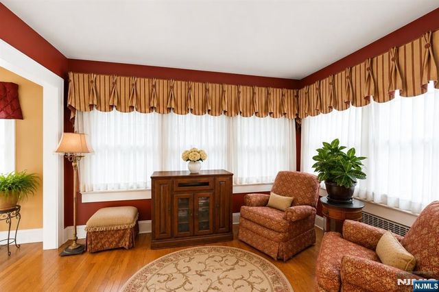 7 Wayland Drive, Verona, NJ 07044