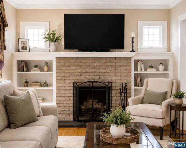 7 Wayland Drive, Verona, NJ 07044