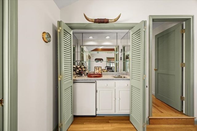 47 Peach Tree Rd, Barnstable, MA 02648