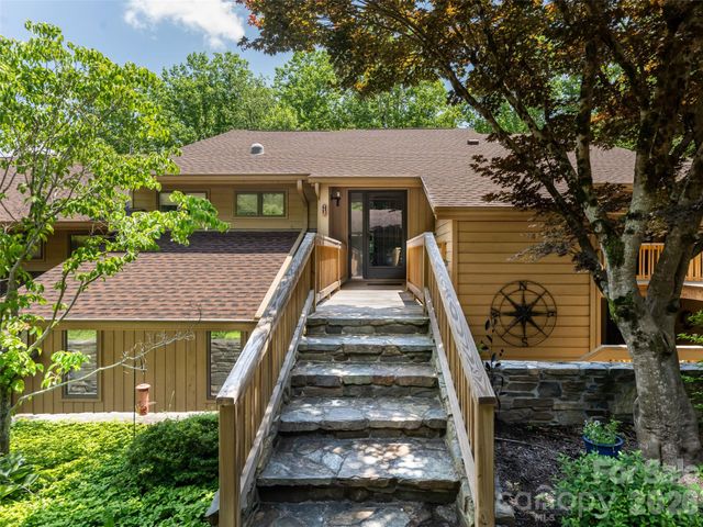 112 Live Oak Lane, Hendersonville, NC 28791