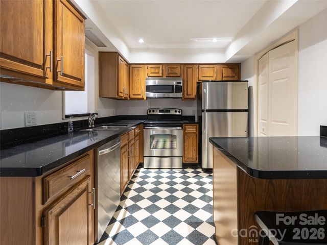 112 Live Oak Lane, Hendersonville, NC 28791