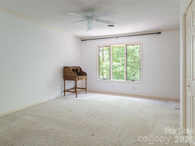112 Live Oak Lane, Hendersonville, NC 28791