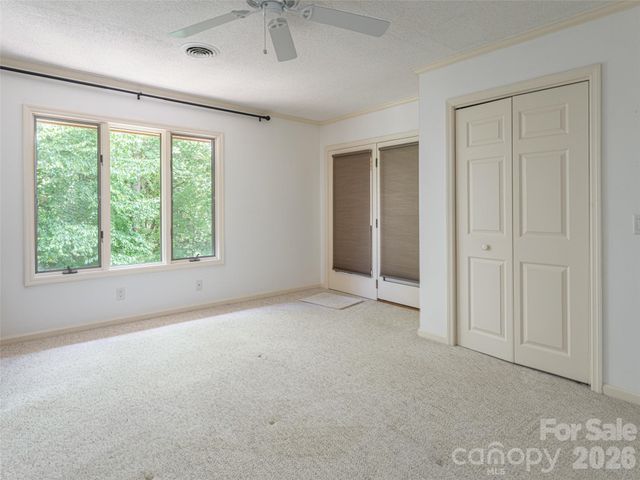112 Live Oak Lane, Hendersonville, NC 28791