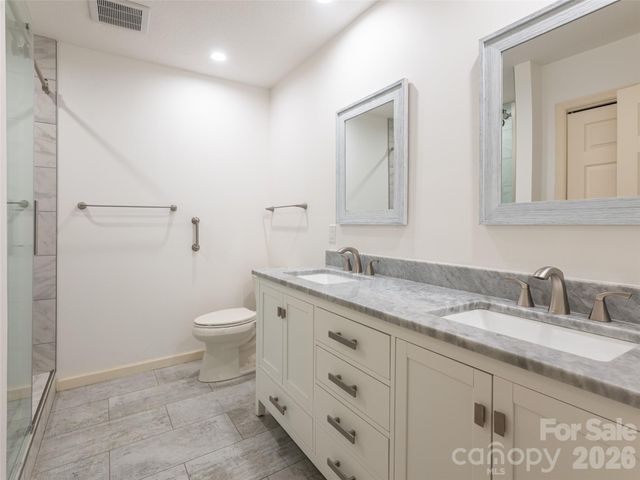 112 Live Oak Lane, Hendersonville, NC 28791