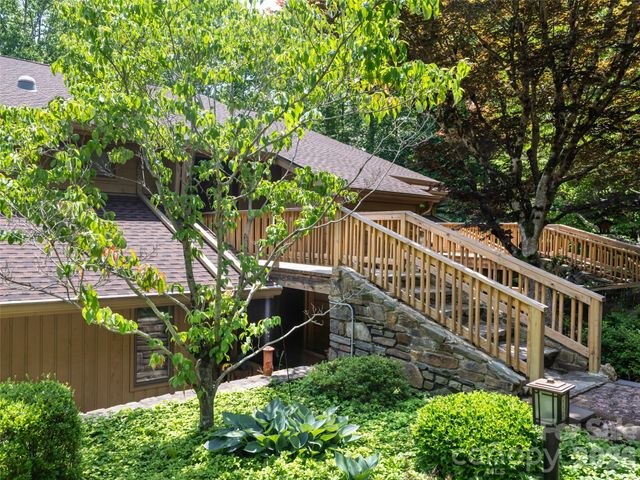 112 Live Oak Lane, Hendersonville, NC 28791
