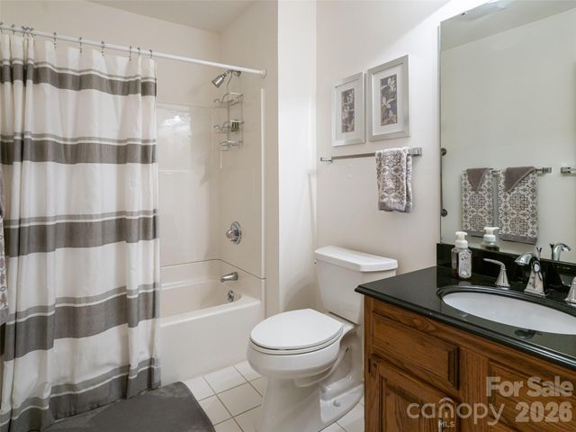 112 Live Oak Lane, Hendersonville, NC 28791