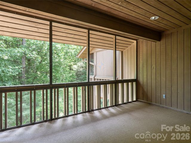 112 Live Oak Lane, Hendersonville, NC 28791