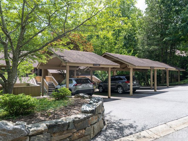 112 Live Oak Lane, Hendersonville, NC 28791