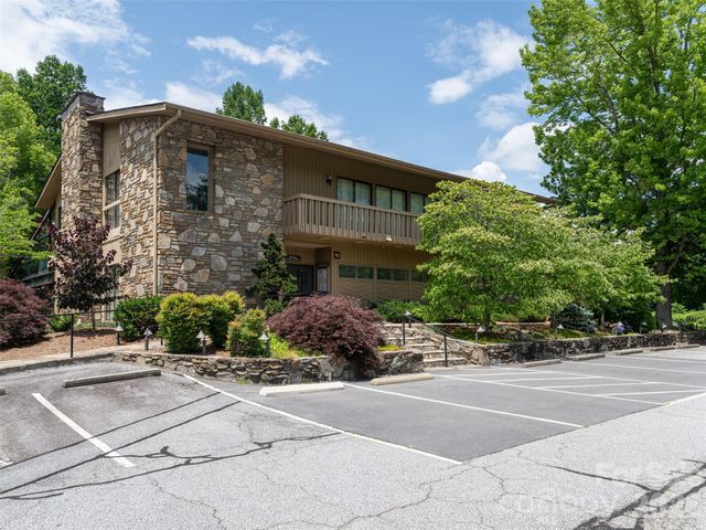 112 Live Oak Lane, Hendersonville, NC 28791