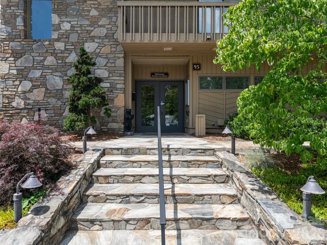 112 Live Oak Lane, Hendersonville, NC 28791