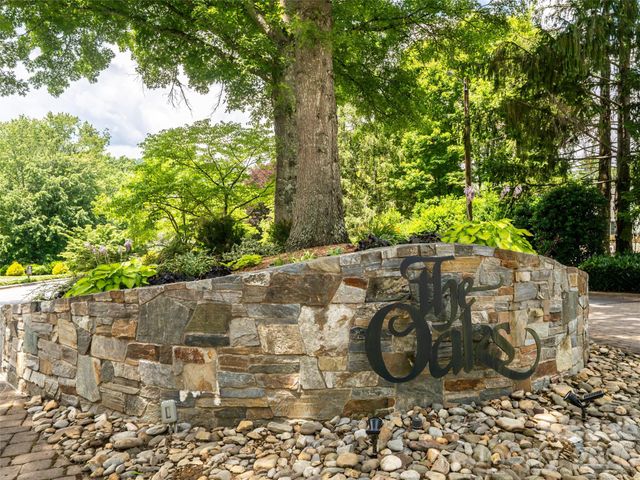 112 Live Oak Lane, Hendersonville, NC 28791