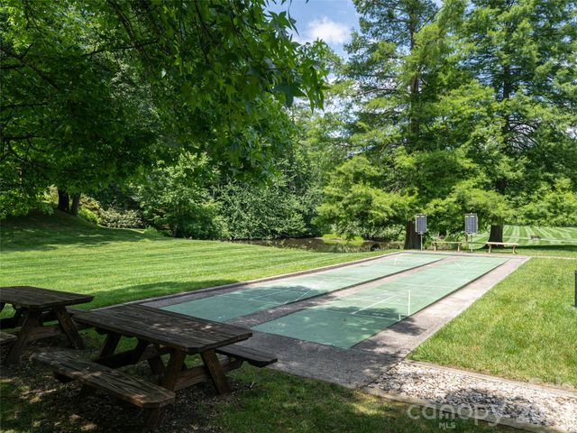 112 Live Oak Lane, Hendersonville, NC 28791