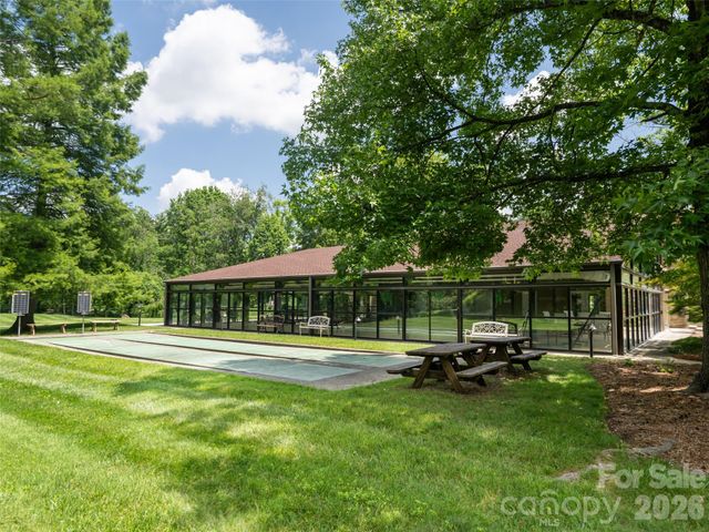 112 Live Oak Lane, Hendersonville, NC 28791