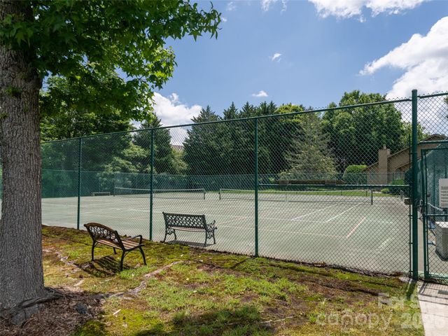 112 Live Oak Lane, Hendersonville, NC 28791