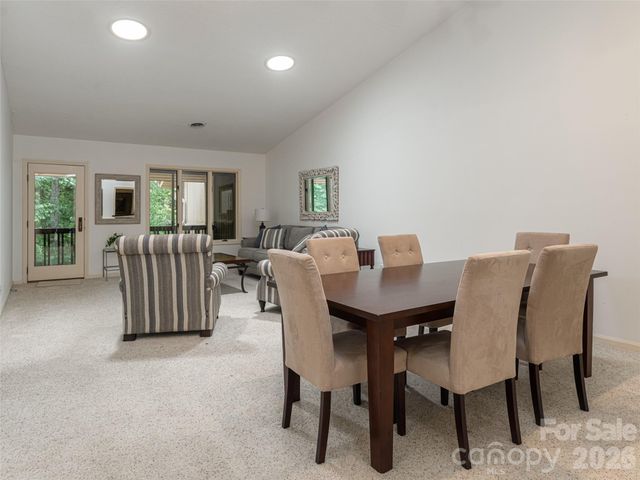 112 Live Oak Lane, Hendersonville, NC 28791