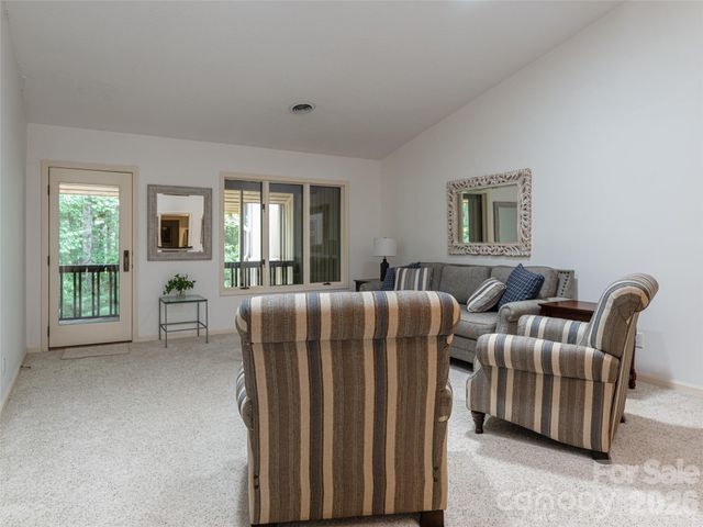 112 Live Oak Lane, Hendersonville, NC 28791