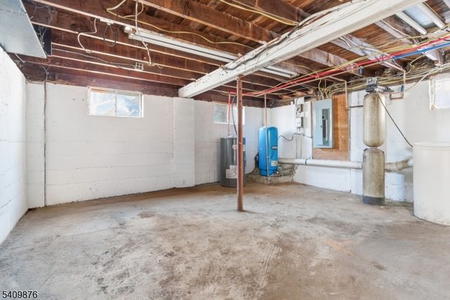 319 Tulsa Trl, Hopatcong Boro, NJ 07843