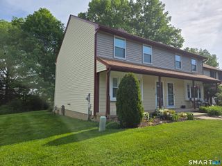 22 Winesap Circle 22, Rocky Hill, CT 06067