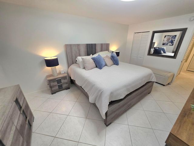 5680 SW 3rd Place 206, Margate, FL 33068