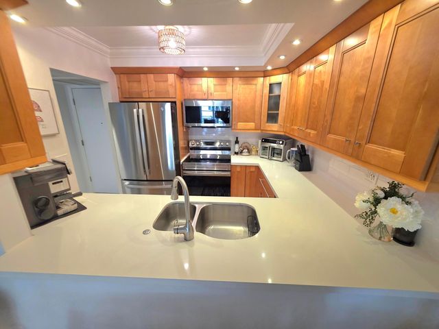 5680 SW 3rd Place 206, Margate, FL 33068