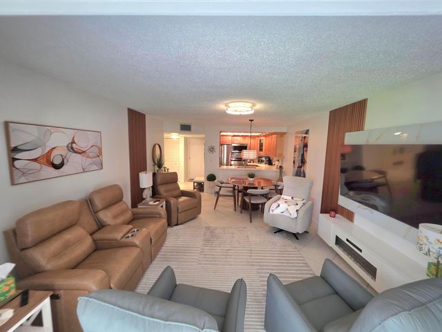 5680 SW 3rd Place 206, Margate, FL 33068