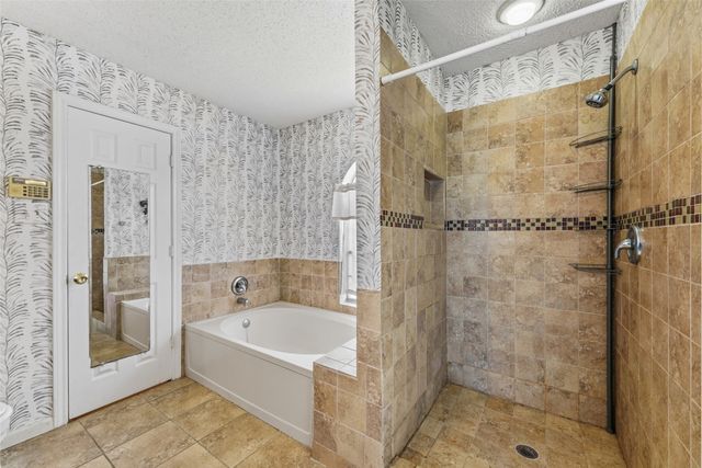 1004 Creekside Drive, Mesquite, TX 75181
