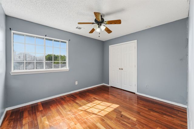 1004 Creekside Drive, Mesquite, TX 75181
