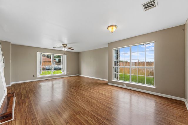 1004 Creekside Drive, Mesquite, TX 75181