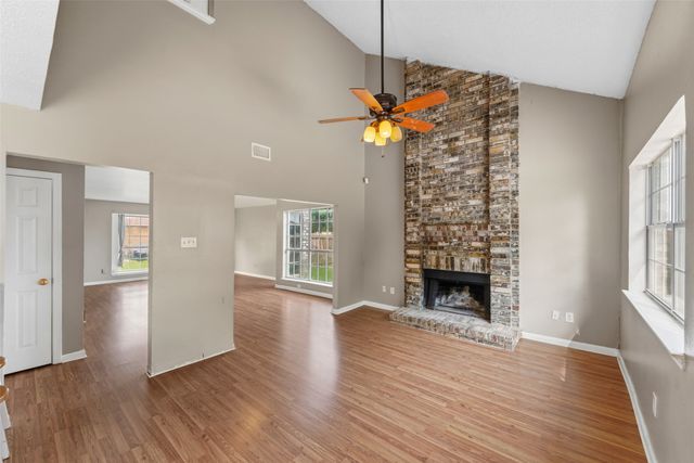 1004 Creekside Drive, Mesquite, TX 75181