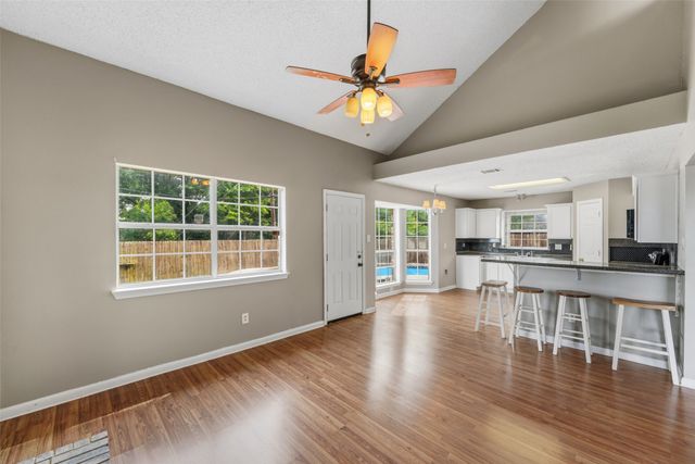 1004 Creekside Drive, Mesquite, TX 75181