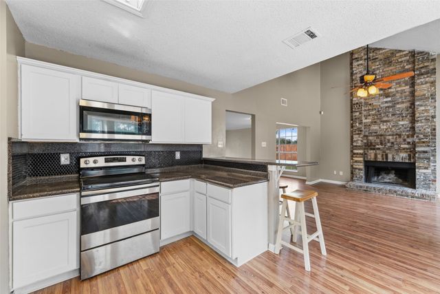 1004 Creekside Drive, Mesquite, TX 75181