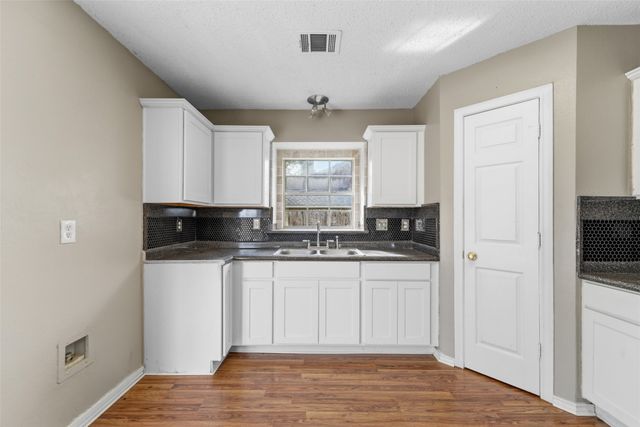 1004 Creekside Drive, Mesquite, TX 75181