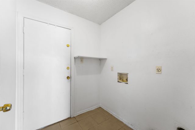 1004 Creekside Drive, Mesquite, TX 75181