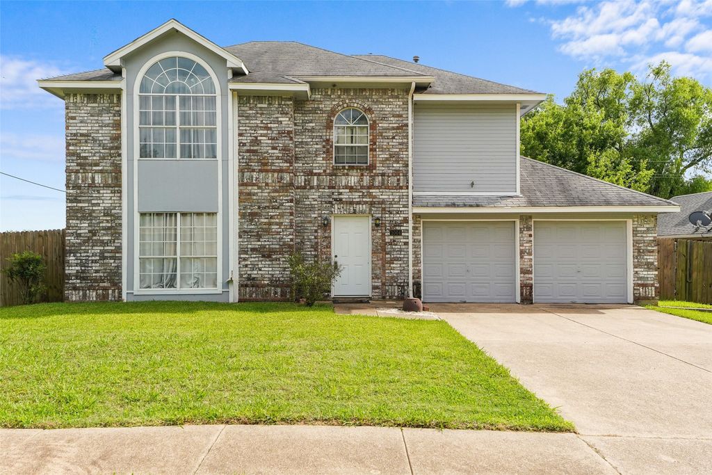 1004 Creekside Drive, Mesquite, TX 75181
